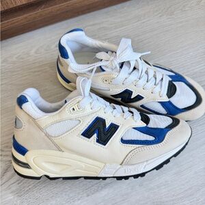 New Balance Cream and Blue Athletic Sneakers Made in USA 990v2 Women’s 6